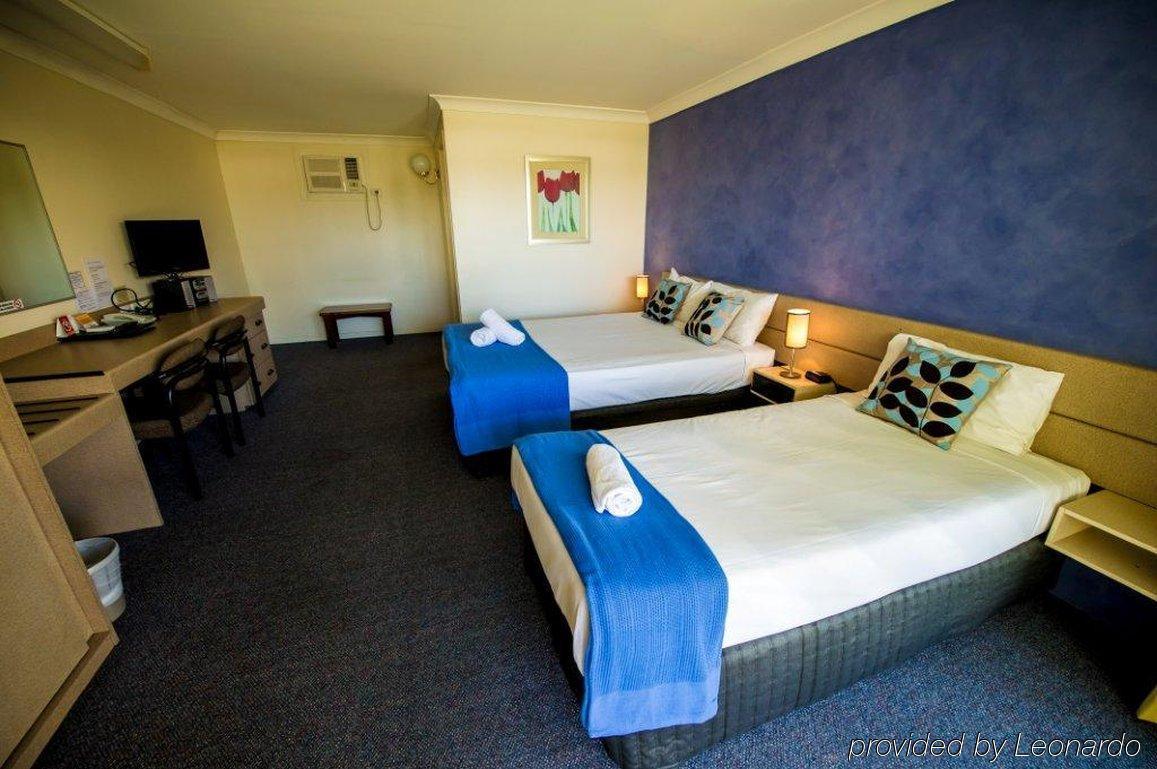 Hampton Villa Motel Рокгемптон Экстерьер фото